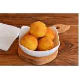 bolinho frito de queijo Santa Gertrudes